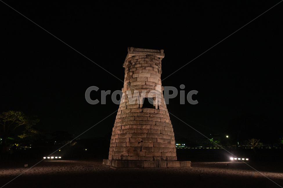 첨성대,경주,야간,밤,천문,천문관측,신라,건축물,빌딩,탑,건물,풍경,building,tower,architecture,문화재,night,stone,build,korea,천문대,old,observatory,culture,문화,cultural,heritage,야경,밤,풍경,nightscape,night,landscape,한국전통,한국문화,korean traditional,korean culture,랜드마크,landmark,tourist attraction,한국랜드마크,한국관광지,한국명소,korea landmark,korea tourist attraction