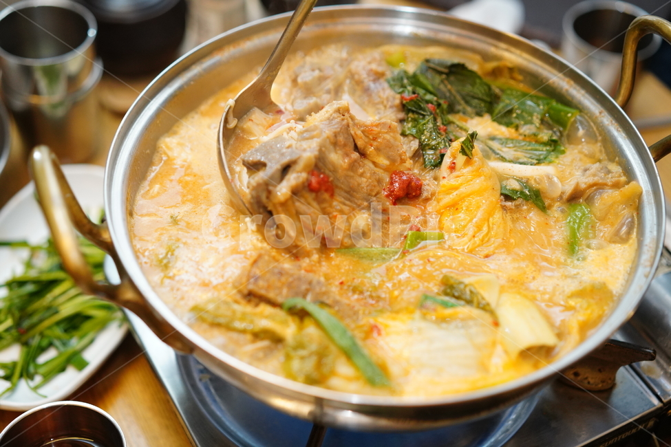 해장국,한식,국물요리,국물,음식,먹방,안주,뼈해장국,고기,육식,육류,돼지,먹거리,푸드,식사,음식,식재료,요리,food,cook,meal,dishes,food reserves,한식,한국음식,한국요리,korean food,korean dishes,korean meal,korean cook