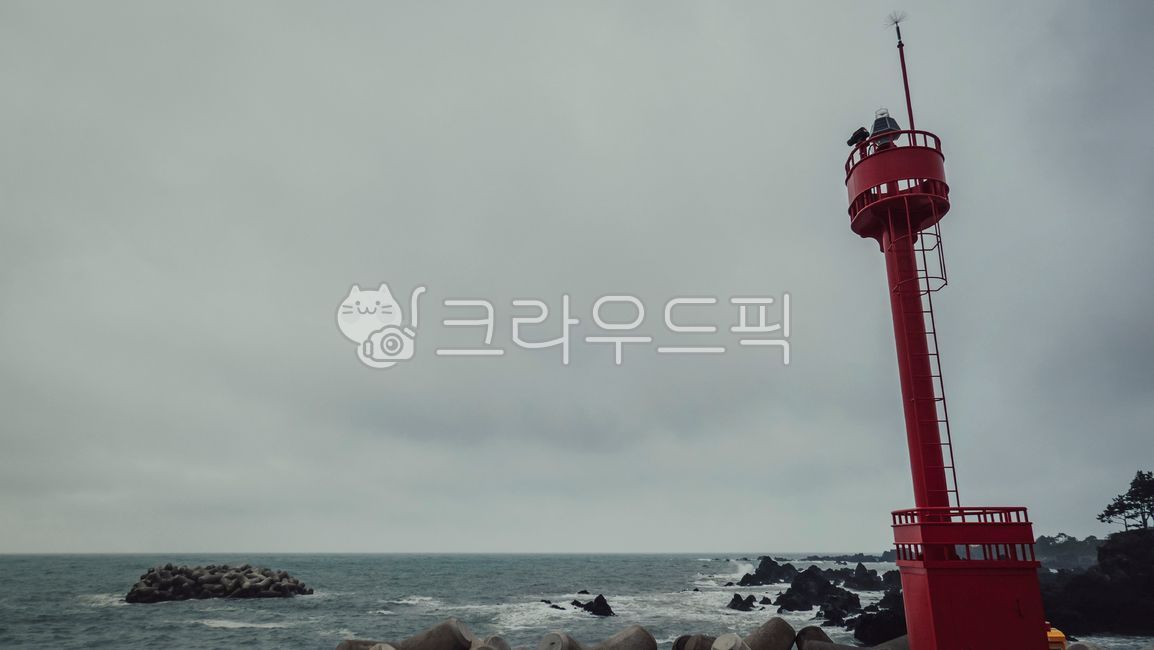 tide,breakwater,lighthouse,Lighthouse,sea,building,rock,seawaves,architecture,tower,coastline,nature,water,horizon,beacon,ocean,outdoors,tetrapod,waterfront