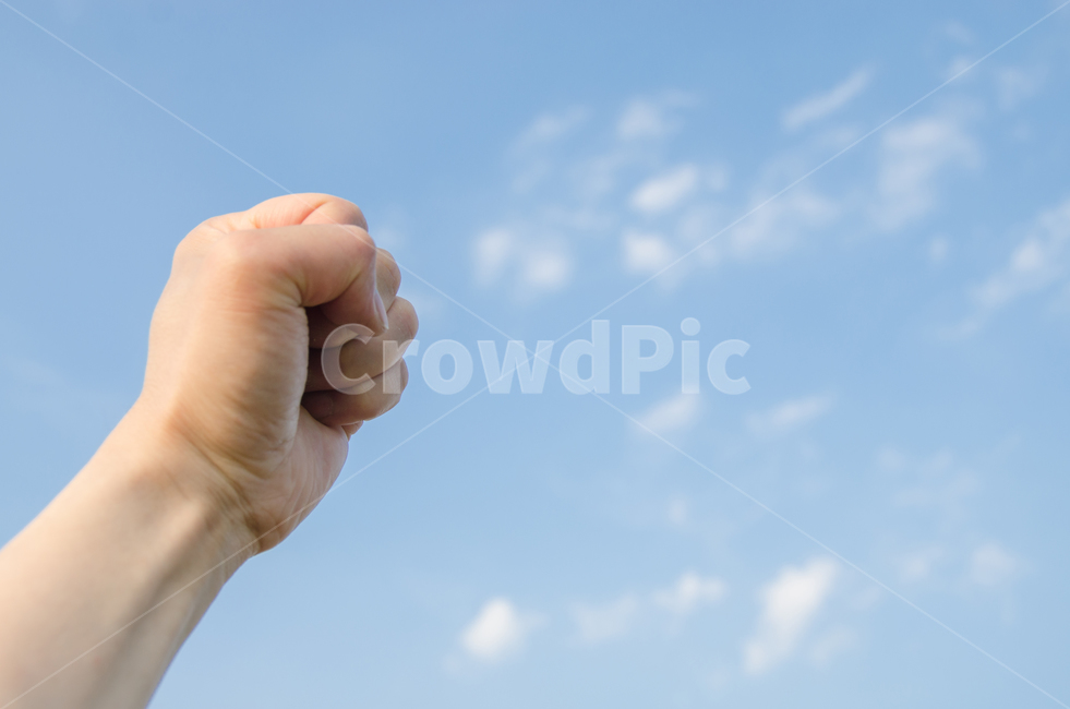 손,하늘,주먹,화이팅,자신감,컨셉,힘,파이팅,힘찬,단결,투쟁,쟁탈,배경,푸른,비지니스,구름,기업,싸움,손가락,몸짓,희망,인간,남성,남자,제기,혁명,성공,팀,팀웍,함께,공생,승리,노동자,혁신