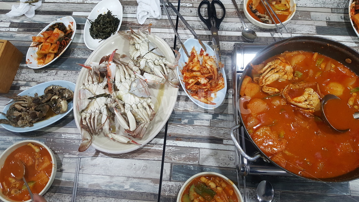 게,꽃게,꽃게찜,찜,탕,음식,음식점,한상차림,한상,찌게,고추장찌게,암게,제철음식,여름음식