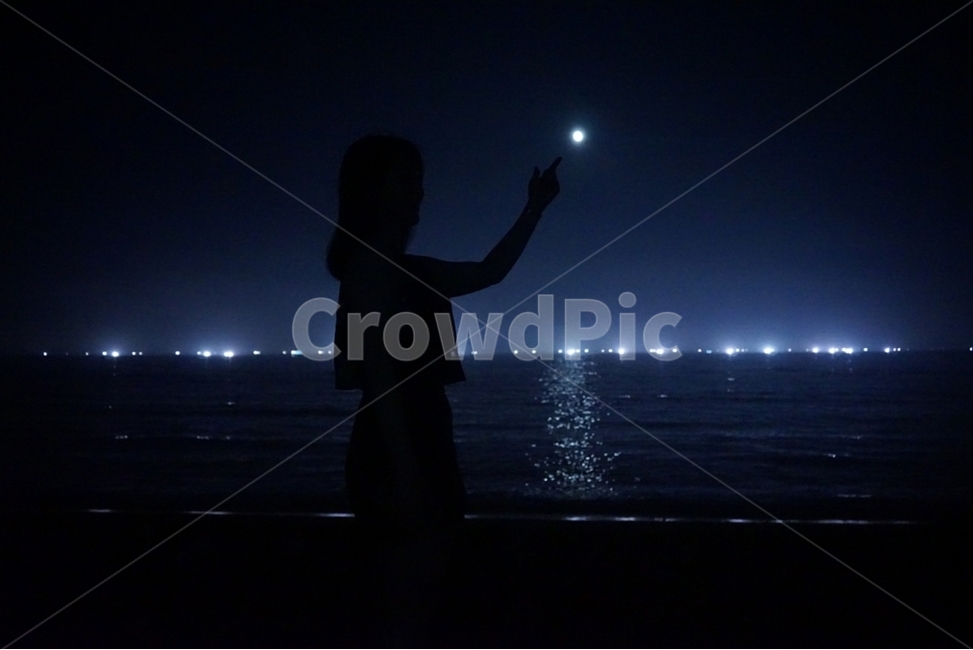 nature,자연,person,사람,human,인간,실루엣,밤,감성,해변,별,달,하늘