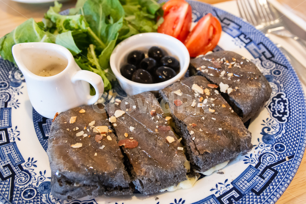 브런치,샌드위치,파니니,음식,요리,파니니샌드위치,이탈리아,올리브,토마토,야채,신선한,커피,빵,베이커리,카페,브런치카페,플레이팅,접시,서양,식사,외식,음식,식재료,요리,food,cook,meal,dishes,food reserves