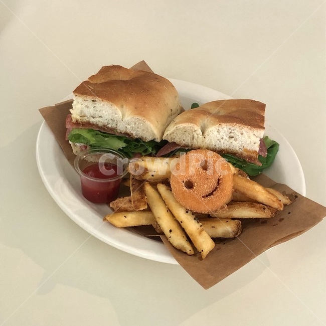 샌드위치,빵,햄버거,나들이,도시락,브런치,음식,요리,베이커리,food,감자튀김,아침식사,조식,브런치,breakfast,brunch