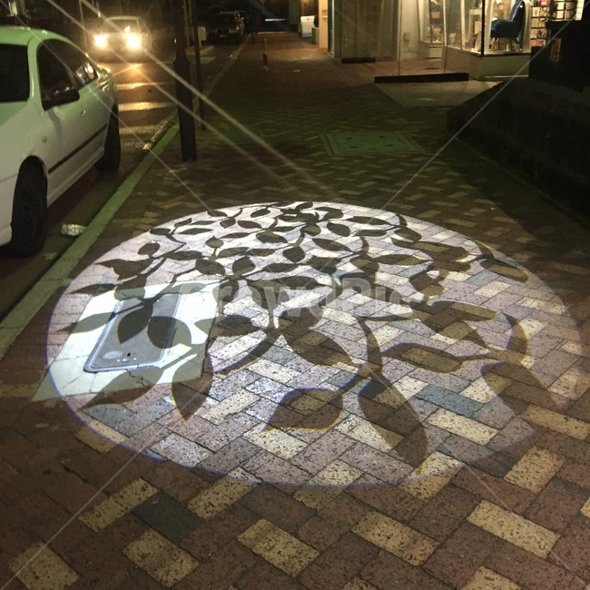 거리,조명,가로등,호주,밤거리,도시,풍경,city,landscape,flooring,바닥,floor,flagstone,판석,path,통로,walkway,보도,rug,깔개,transportation,교통,automobile,자동차,car,차,vehicle,차량