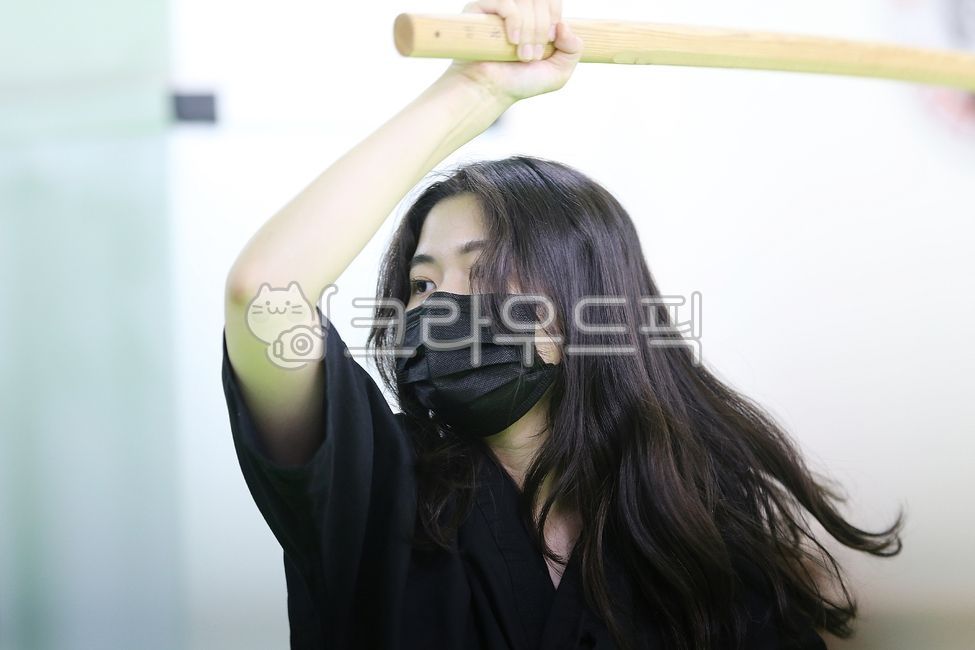 해동검도,검도소녀,전화통화,생머리,검도하는여자,숙녀,20대아가씨,마살아트,운동,haidonggumdo,kendo,kendogirl,martialarts,전통검도,무술하는여자,clothing,의류,apparel,의복