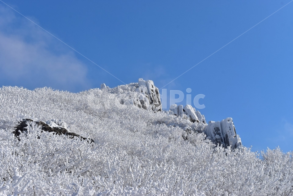 무등산,국립공원,풍경,힐링,산행,설경,상고대,서리꽃,서석대,입석대,안양산,백마능선,장불재,증심사,중봉,중머리재,천왕봉,지왕봉,Korea,National,Park,눈풍경,등산,주상절리,판타스틱,겨울왕국,겨울,지질공원,인왕봉,천지인,설국,2018년,1월,눈꽃,파란하늘,트레킹,winter,landscape,감성,아름다운,황홀한,장관,비경,선경,최고,사진,겨울,계절,winter,season,자연,풍경,nature,landscape,한국자연풍경,한국자연경관,korea nature landscape,ice,얼음,outdoors,옥외,frost,서리,snow,눈