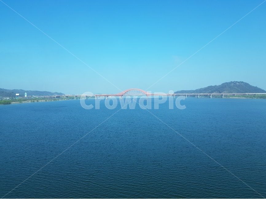 서울,한강,다리,방화대교,행주산성,하늘,강,산,seoul,hanriver,bridge,banghaebridge,hangzhoumountain,sky,river,mountain,파란색,blue,풍경,scenery,landscape배경,background,자연,풍경,nature,landscape,한국자연풍경,한국자연경관,korea nature landscape,outdoors,옥외,land,땅,water,물,sea,바다,ocean,대양,promontory,곶,shoreline,해안선