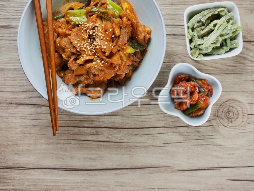 돼지불고기,불고기,제육볶음,한국음식,음식,한식,고기,요리,돼지고기요리,매운음식,고추장불고기,돼지고기볶음,야채,반찬,porkbulgogi,bulgogi,beefstirfry,koreanfood,food,meat,cooking,porkdishes,spicyfood,gochujangbulgogi,roastpork,vegetable,sidedish,젓가락