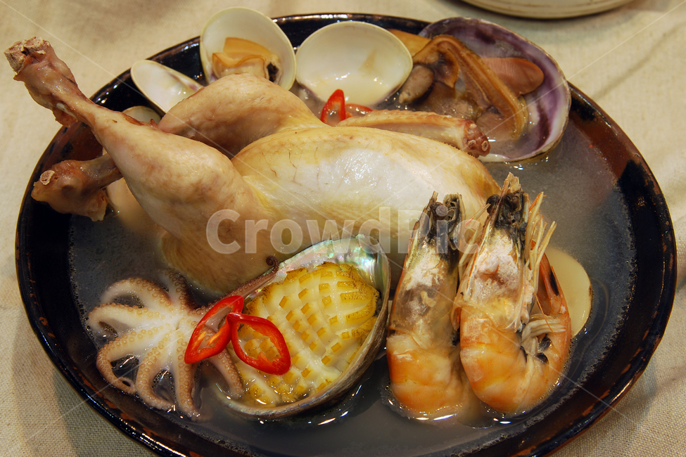 해물삼계탕,삼계탕,해물,해산물,닭,닭요리,전복,새우,쭈꾸미,주꾸미,조개,탕,한식,음식,보양식,몸에좋은,건강,건강식,스테미너,요리,복날,복날음식,음식,식재료,요리,food,cook,meal,dishes,food reserves,한식,한국음식,한국요리,korean food,korean dishes,korean meal,korean cook