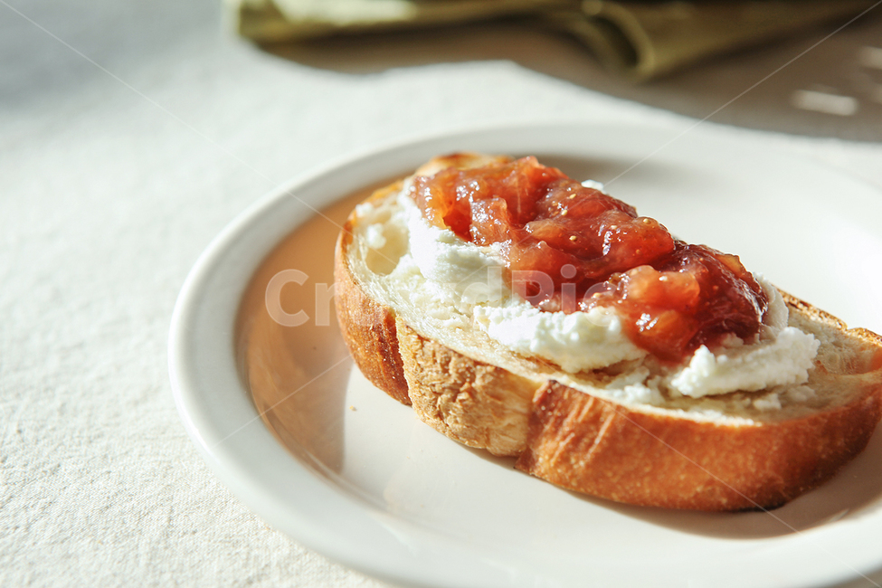 디저트,빵,바게트,음식,생크림,잼,음식,식재료,요리,food,cook,meal,dishes,food reserves,아침식사,조식,브런치,breakfast,brunch