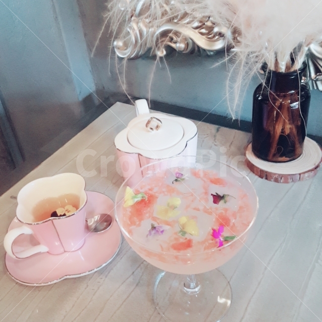 분홍,카페,티포트,꽃,얼그레이,차,음료수,drink,beverage,인테리어,실내디자인,interior design