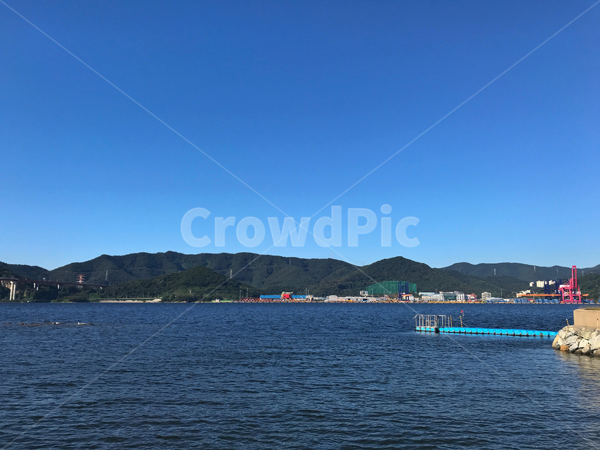 자연,옥외,바다,물,날씨,맑음,산,하늘,마을,야외,bay,blue,building,clear,landscape,mountain,nature,ocean,port,sea,sky,town,view,water,weather