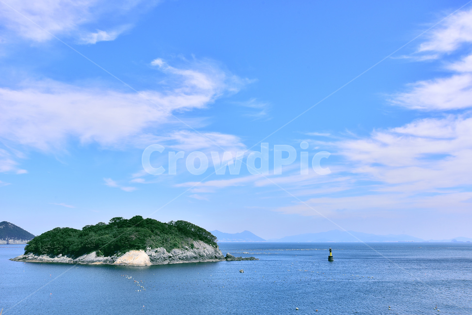무인도,남해,water,물,ocean,대양,island,연안,섬,sea,바다,coast,해안선,shoreline,자연,land,땅,outdoors,옥외,nature,해상국립공원,푸른바다,하늘,구름,파랑색,블루톤,물결,배경,바탕,백그라운드,background,한국자연경관,무인등대,lighthouse,등대,풍경,자연,풍경,nature,landscape