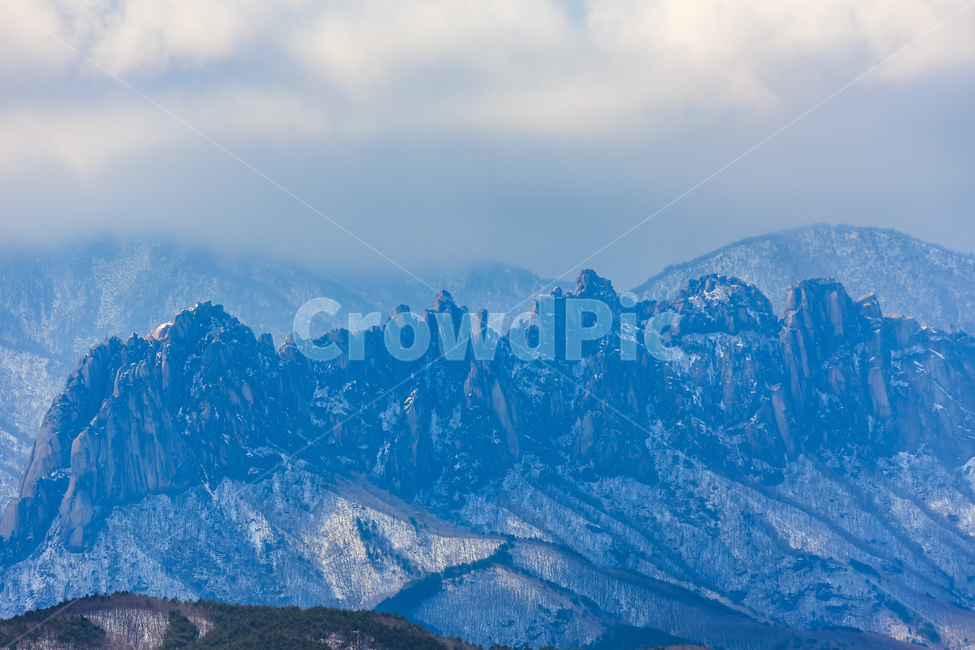 울산바위,속초,하늘,구름,산,겨울,계절,winter,season,자연,풍경,nature,landscape,한국자연풍경,한국자연경관,korea nature landscape,outdoors,옥외,mountain,mountain range,산맥,peak,피크