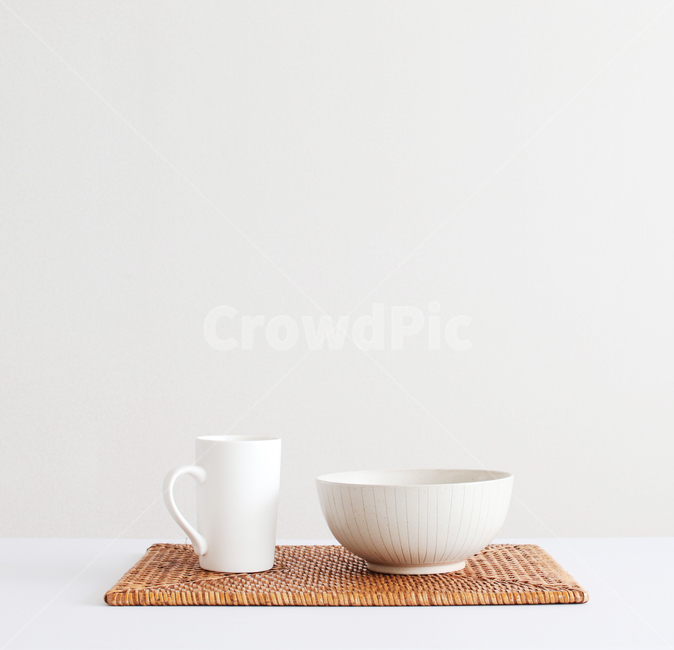 심플,감성,감성사진,온더테이블,pottery,받침접시,도자기,표지,사물,물건,오브젝트,thing,object,matter