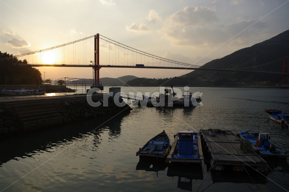 남해대교,다리,어선,배,바다,하늘,구름,풍경,노을,산업,industry,industrial,어업,fishery,fishing industry