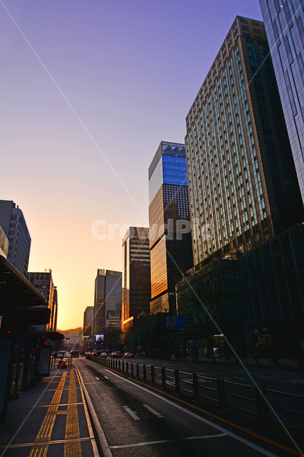 evening time,office,building,scene,At sunset,view,townscape,sash,sight,cityscape,skyscrapers,high rise building,glass,town,metropolis,stock market,downtown,skyscraper,seoul,background,modern city,Office,evening scenery,financier,city,scenery,street,land m