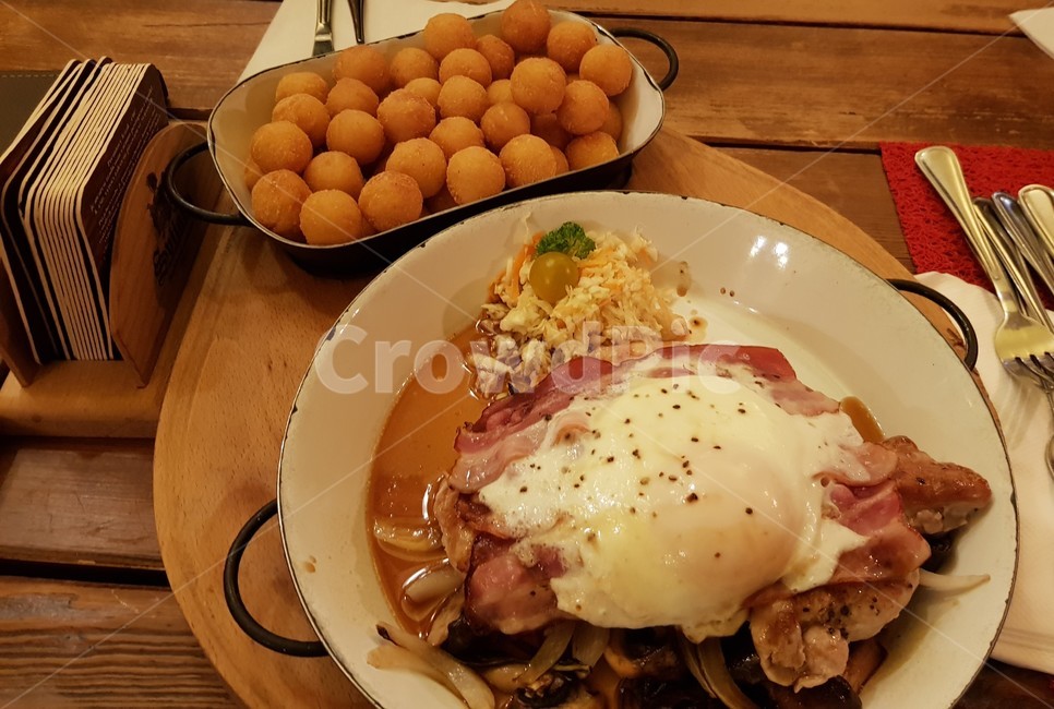 체코음식,맛집,감자볼,소스,유럽문화음식,참치,매쉬포테이토