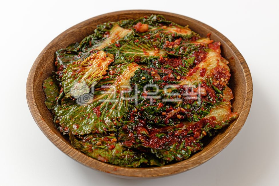 봄동겉절이,봄동,겉절이,김치,배추,잎,채소,야채,고춧가루,절임,봄음식,음식,식사,식품,식료품,재료,식재료,음식재료,클로즈업,매콤한,짭짤한,발효,음식,식재료,요리,food,cook,meal,dishes,food reserves