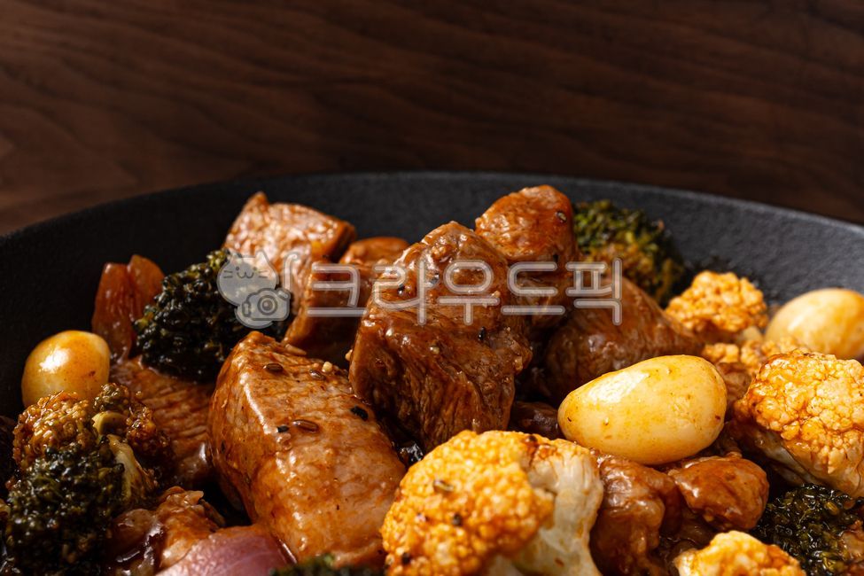 폭찹스테이크,폭찹,찹스테이크,스테이크,돼지고기,고기,야채,채소,양념,소스,바비큐,음식,식사,식품,식료품,재료,식재료,음식재료,클로즈업,달콤한