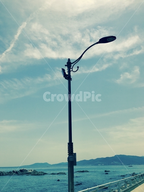 파란색,동해,강원도,가로등,구름,해변,자연,풍경,nature,landscape,lamp post,램프 포스트