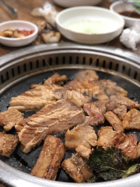 양념갈비,돼지갈비,저녁밥,소주,술안주,고기,가족외식,외식,배부름,갈비뼈