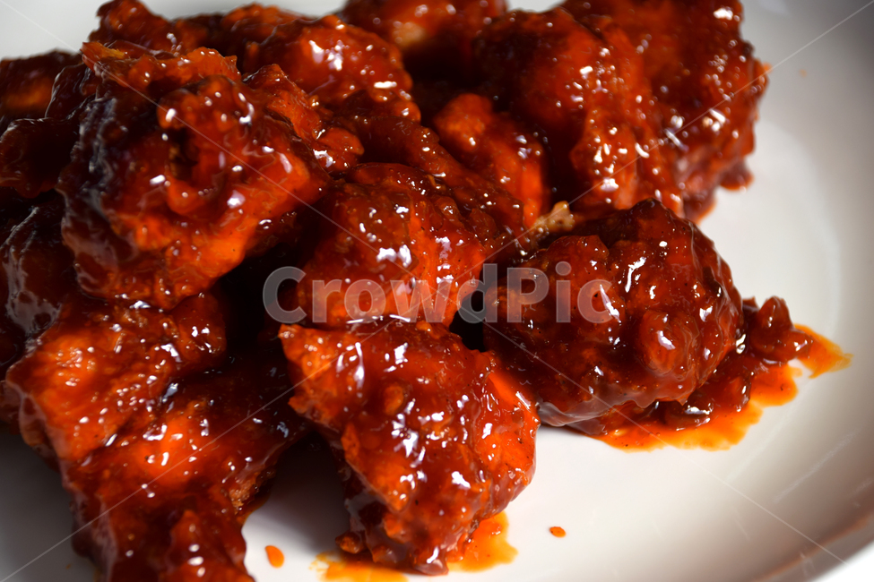 치킨,통닭,닭고기,배달음식,음식,요리,양념치킨,닭,야식,튀김,파티,잔치,양념,후라이드,매운,매운맛,음식,식재료,요리,food,cook,meal,dishes,food reserves,육류,고기,meat