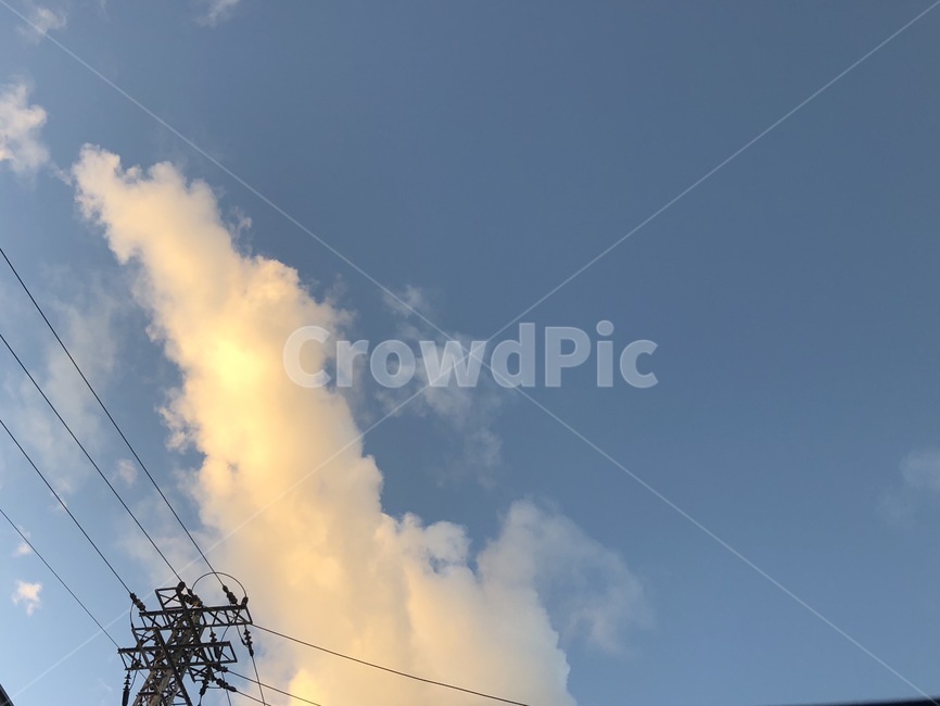 하늘,구름,송전탑,파란색,전선,케이블,sky,cloud,transmissiontower,powerlinetower,blue,wire,cable,자연,풍경,nature,landscape