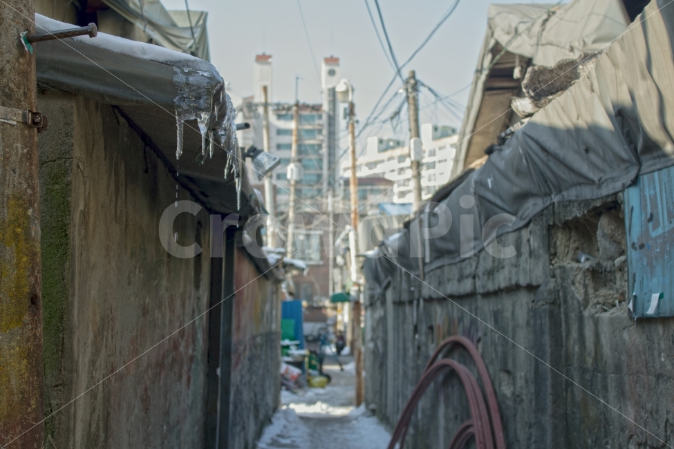 겨울,골목,골목길,눈,산책,길거리,겨울,계절,winter,season,도시,풍경,city,landscape,골목길,alley,road,도로,building,건물,street,거리,urban,어반,시티,town