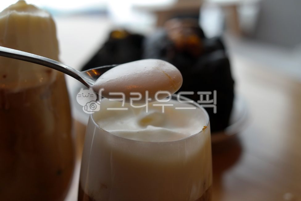 whipped cream,Coffee Shop,Einspenner,einsteiner,latte,viennacoffee,whipping cream,white,beverage,spoon,cafemenu,soft,coffeeshop,cream,Latte,menu,teaspoon,drink,Vienna Coffee,spoon and chopsticks,cafe,White,Cafe Menu,coffee,Spoon,whippedcream,sweet