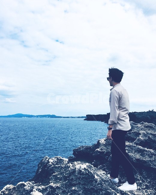 바다,인물,남자,옆모습,구름,해변,해안절경,beach,sea,man,cloud,sky,하늘,사람,인물,인간,human,person,남성,남자,man,male,여행,휴가,traveling,vacation,trip