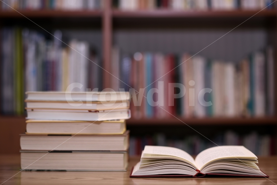 독서,책,도서관,서적,테이블,원목책상,책상,교육,실내,펼친,책장,공부,학습,배경,조용,정숙,아웃포커싱,배경흐림,생활,사물,물건,오브젝트,thing,object,matter,교육,학교,공부,education,learning,study,school
