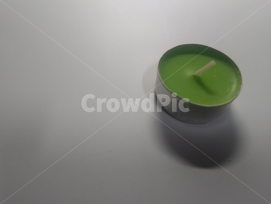 초,양초,사물,물건,촛불,오브젝트,thing,object,감성,정물,조명,색감,연두색,녹색,초록색,풀색,분위기,색깔,색상,색채,colorsense,colorsensitivity,인테리어,실내디자인,interior,design,힐링,심지,그림자,구도