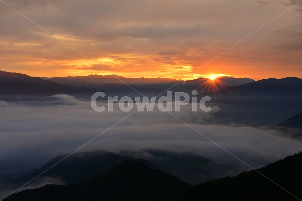 sky,하늘,redsky,붉은하늘,dawn,새벽,nature,자연,outdoors,옥외,mountainrange,산맥,mountain,산,light,빛,flare,플레어,구례,사성암,사성암일출,사성암아침,일출,해돋이,여명,운해,경치,경관,풍경