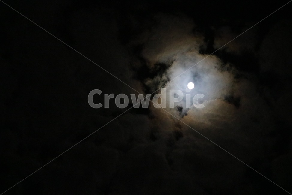 달,보름달,달빛,하늘,구름,밤,검정,moon,tsuki,moonlight,gekkou,sky,sora,cloud,kumo,night,yoru,black,kuro,자연,풍경,nature,landscape,야경,밤,nightscape,night,outdoors,옥외