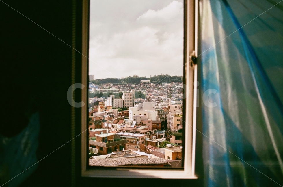 풍경,landscape,창문,window,배경,건물,하늘,구름,sky,도시,풍경,city,landscape,감성,sensible,feeling,인테리어,실내디자인,interior design