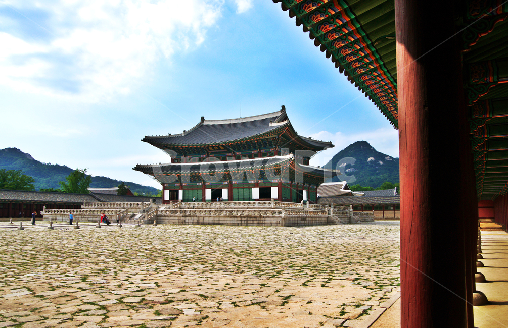 근정전,국보제223호,정전,경복궁,동행각,조참행사,조선시대,궁궐,의식거행,한국전통,한국문화,korean traditional,korean culture,랜드마크,landmark,tourist attraction,한국랜드마크,한국관광지,한국명소,korea landmark,korea tourist attraction,사람들,대중,군중,other people,crowd,건축물,건물외관,exterior,building,structure,architecture,construction