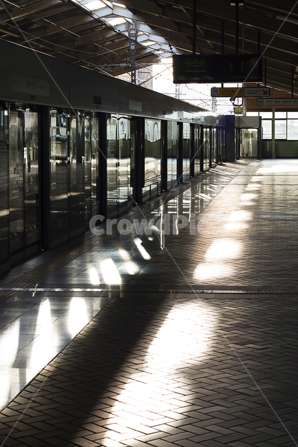 지하철역,지하철,햇살,빛,역,subwaystation,subway,sunshine,light,station,sunlight,flooring,바닥,floor,교통,교통수단,traffic,transportation