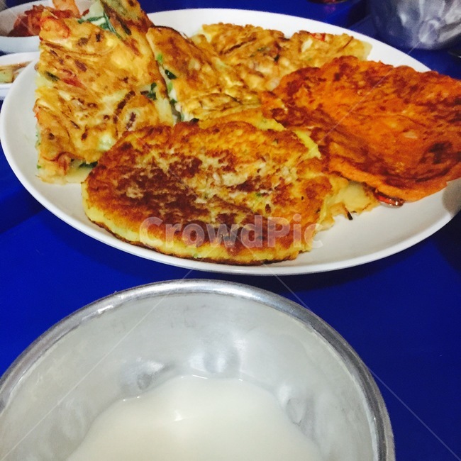음식,전,막걸리,술,접시,음식,식재료,요리,food,cook,meal,dishes,food reserves,한식,한국음식,한국요리,korean food,korean dishes,korean meal,korean cook,술,주류,alcohol