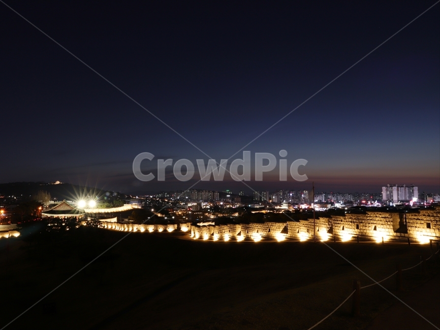 수원화성,문화재,야경,조명,석양,불빛,야경,밤,풍경,nightscape,night,landscape,도시,city,outdoors,옥외,경치,nature,자연,scenery,urban,어반,town,building,건물,시티,metropolis,중심지