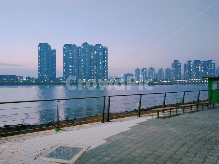 배곧,한울공원,저녁,해가지다,서해바다,바다,조명,아파트