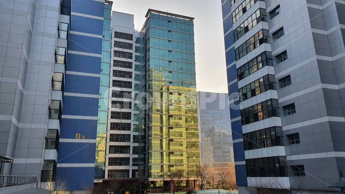 officebuilding,사무실건물,building,건물,city,시티,urban,어반,town,도시,highrise,고층건물,apartmentbuilding
