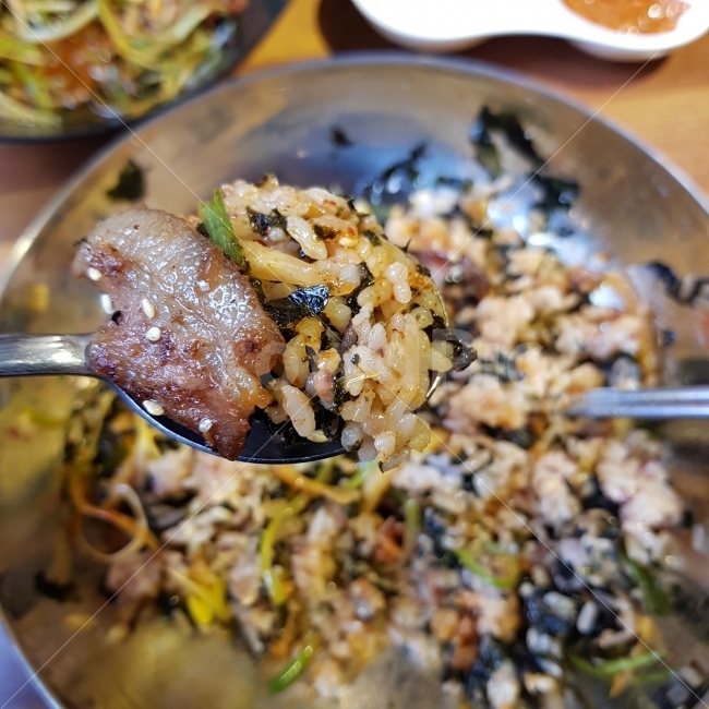 비빔밥,돼지갈비,돼지숯불구이,돼지숯불갈비,숯불구이,음식,식재료,요리,food,cook,meal,dishes,food reserves,육류,고기,meat,한식,한국음식,한국요리,korean food,korean dishes,korean meal,korean cook