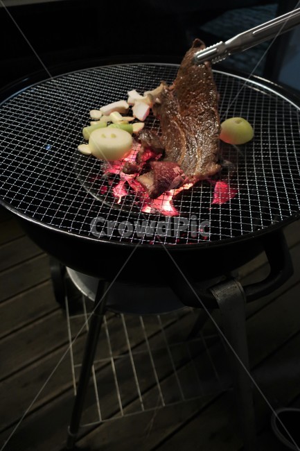 캠핑,바비큐,그릴,화로,숯불,구이,한우,소고기,야채,석쇠