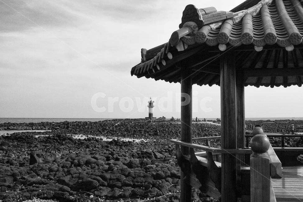 바다,흑백,등대,정자,바위,밴치,흑백,모노톤,monochrome,black and white