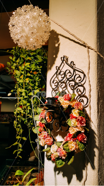 cafe decoration,wall decoration,Pillar,wreath,flower