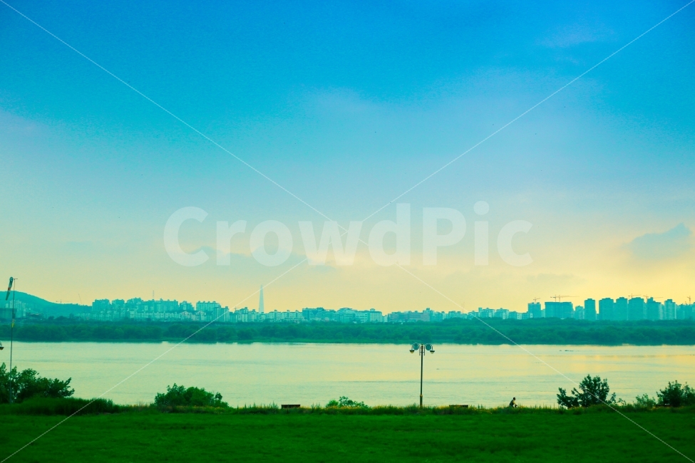 한강,해질녘,자전거타는사람,노을,부드러움,도시,풍경,city,landscape,감성,sensible,feeling,색깔,색상,색채,색감,color sense,color sensitivity,feeling of color,grass,잔디,plant,식물