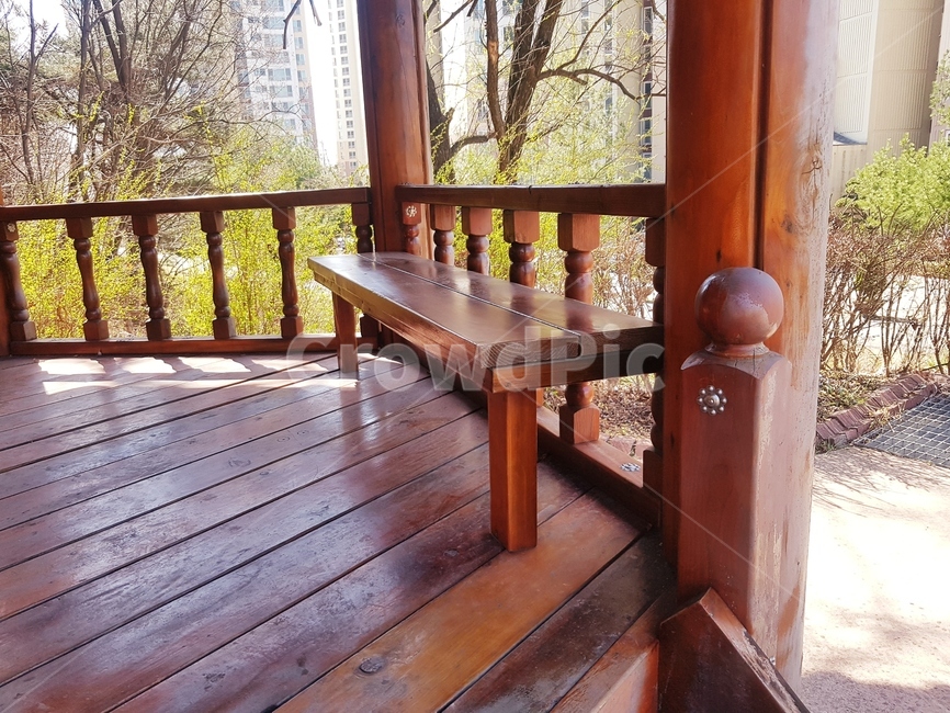 정자,육각정,쉼,의자,휴식,햇살,따뜻함,봄,바람,시원함,그늘,공원,아파트,산책로,조형물,도심속,나무,건축물,건물외관,exterior,building,structure,architecture,construction
