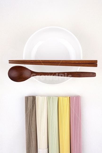 음식,생활,오색,국수,쌀국수,한국,전통,결혼,답례품,전통음식,메밀국수,밀가루,선물,요리,배경,콩국수,코리아,누들,모밀,면,면요리,일본,중국,아시아,태국,동남아,장수,백년해로,주방,건강,드라이,건조,칼로리,식사,키친,나무젓가락,젓가락,컬러풀,나무숟가락,숟가락,대접,그릇,흰그릇,한국전통,한국문화,korean traditional,korean culture,음식,식재료,요리,food,cook,meal,dishes,food reserves,면류,면요리,noodles,사물,물건,오브젝트,thing,object,matter,연출,컨셉,콘셉,direction,concept,누끼,remove background
